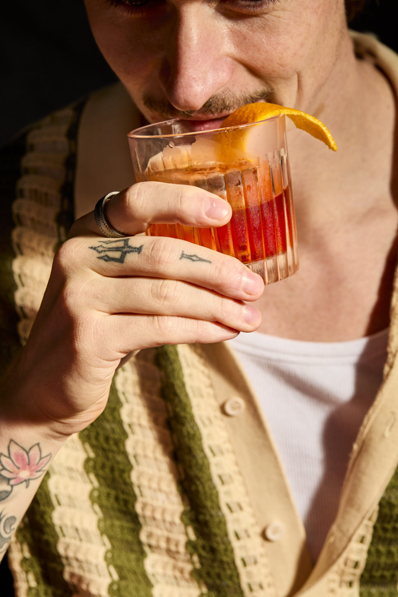 Man drinking negroni